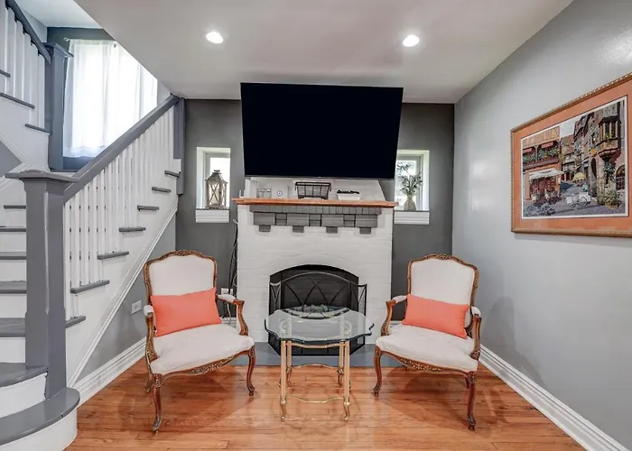 Spacious 5-br House Near Transit W Parking Сasa de vacaciones *