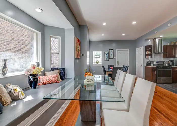 Spacious 5-br House Near Transit W Parking
