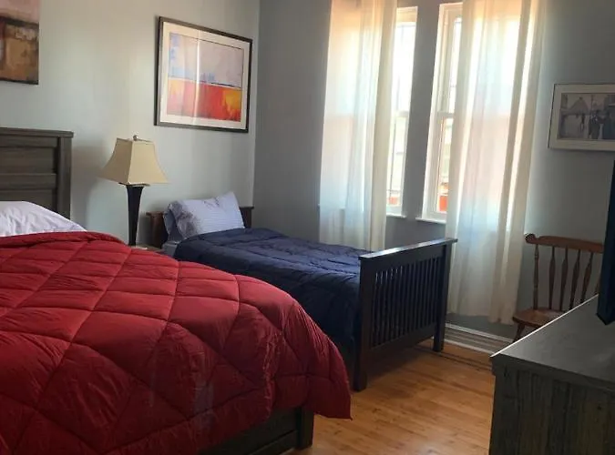 Spacious 5-br House Near Transit W Parking