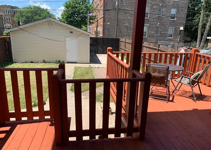 Spacious 5-br House Near Transit W Parking *