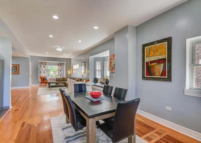 Spacious 5-br House Near Transit W Parking *