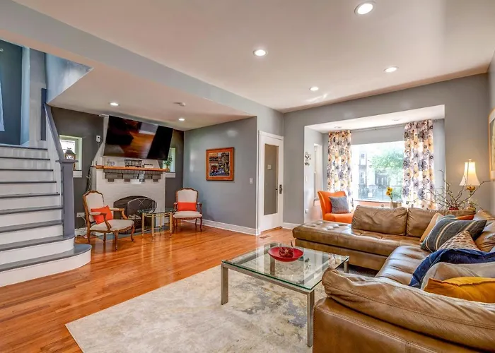 Spacious 5-br House Near Transit W Parking