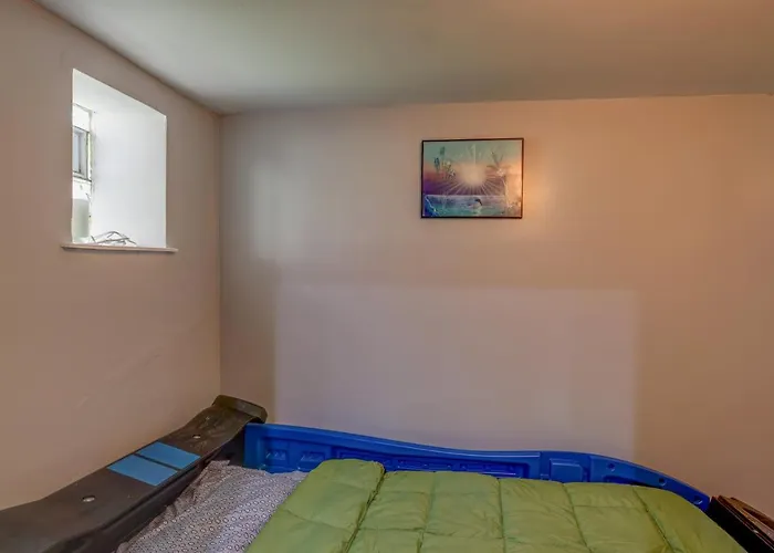 Сasa de vacaciones Spacious 5-br House Near Transit W Parking
