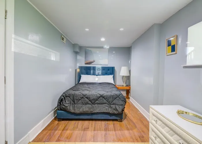 Spacious 5-br House Near Transit W Parking