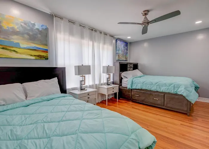 Сasa de vacaciones Spacious 5-br House Near Transit W Parking *